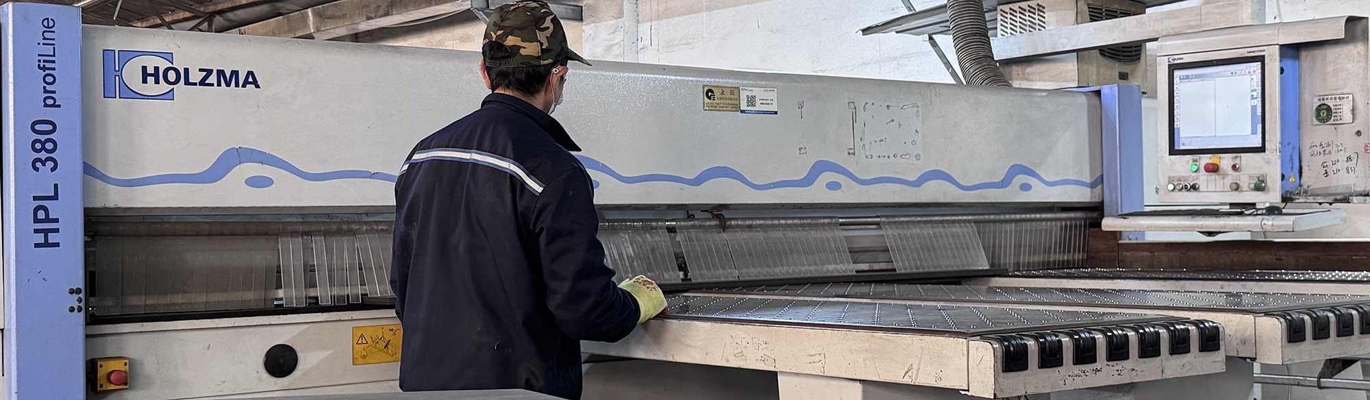 HOLZMA slat cutting machine